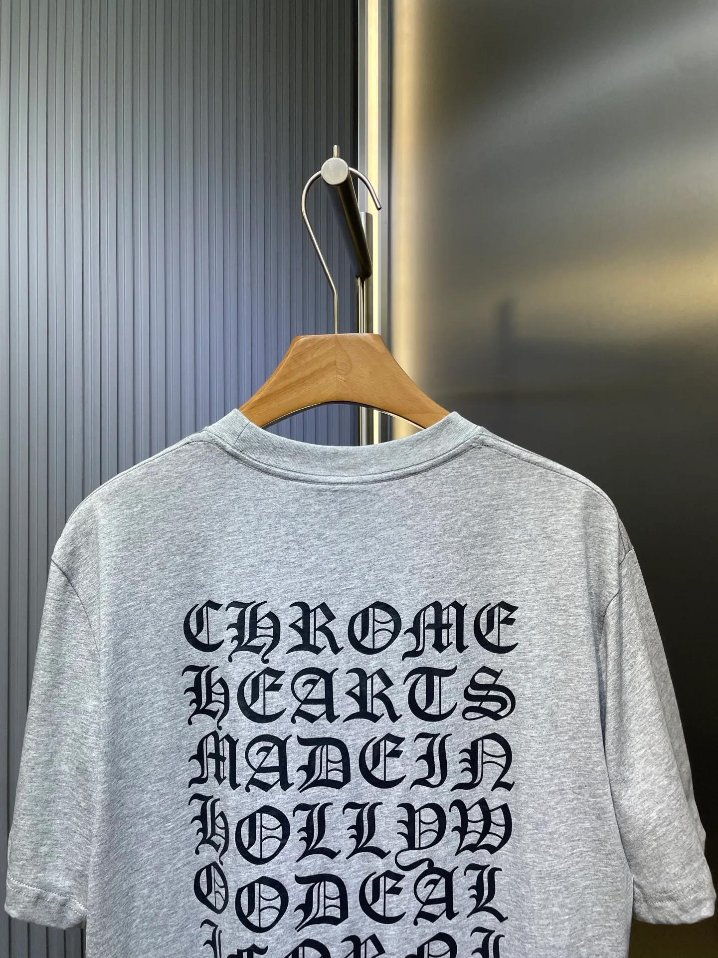 P240 CHROME HEART🌟【Top original order】CHROME HEART Sanskrit letter printed short sleeves are crafted from custom-made pure cotton fabrics, with excellent texture, comfortable and soft feel, skin-friendly and breathable, and sweat-absorbent. It is the best choice for summer. The chest is decorated with the brand's iconic pattern printing, single-sided reactive dyeing, and thermosetting ink printing. It can be matched with many types of clothing to create a fashionable look. Customized accessories, complete with three labels, same size for men and women. Size: s-xl